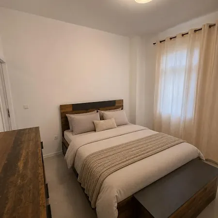 펜션 Spacious 4-bedroom Townhouse In Life *