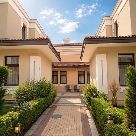 Spacious 4-bedroom Townhouse In Life 펜션