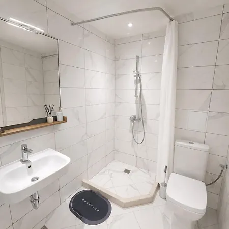 Spacious 4-bedroom Townhouse In Life *