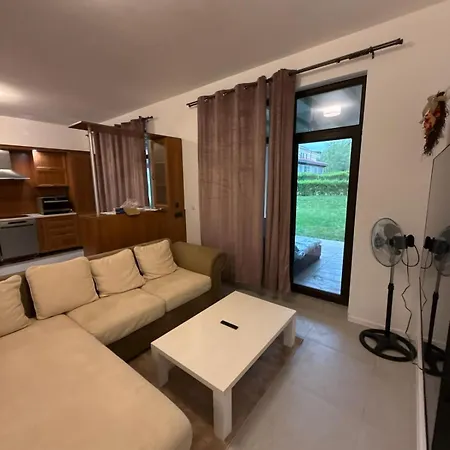 別荘 Spacious 4-bedroom Townhouse In Life デューニ
