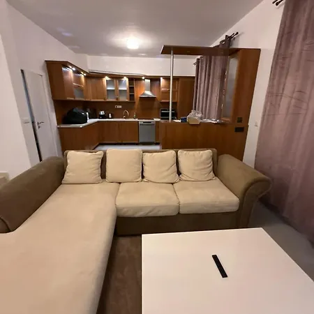 別荘 Spacious 4-bedroom Townhouse In Life デューニ