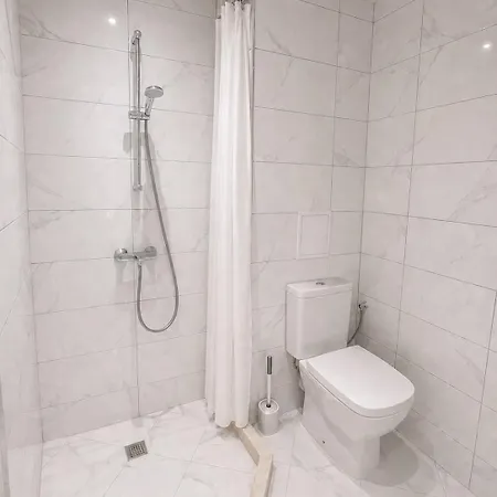 Spacious 4-bedroom Townhouse In Life 펜션 두니