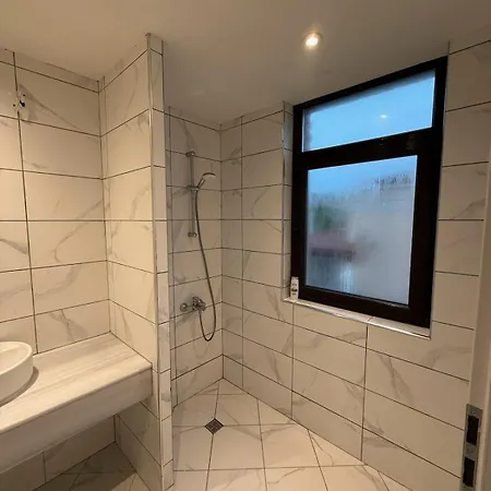 Spacious 4-bedroom Townhouse In Life *