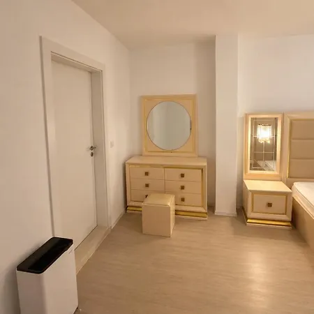 別荘 Spacious 4-bedroom Townhouse In Life デューニ