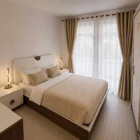 Spacious 4-bedroom Townhouse In Life *