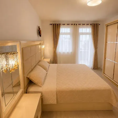Spacious 4-bedroom Townhouse In Life 別荘 デューニ