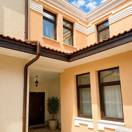 別荘 Spacious 4-bedroom Townhouse In Life